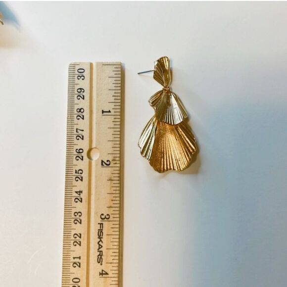 Petal drop earrings in gold #503 - Picture 3 of 4